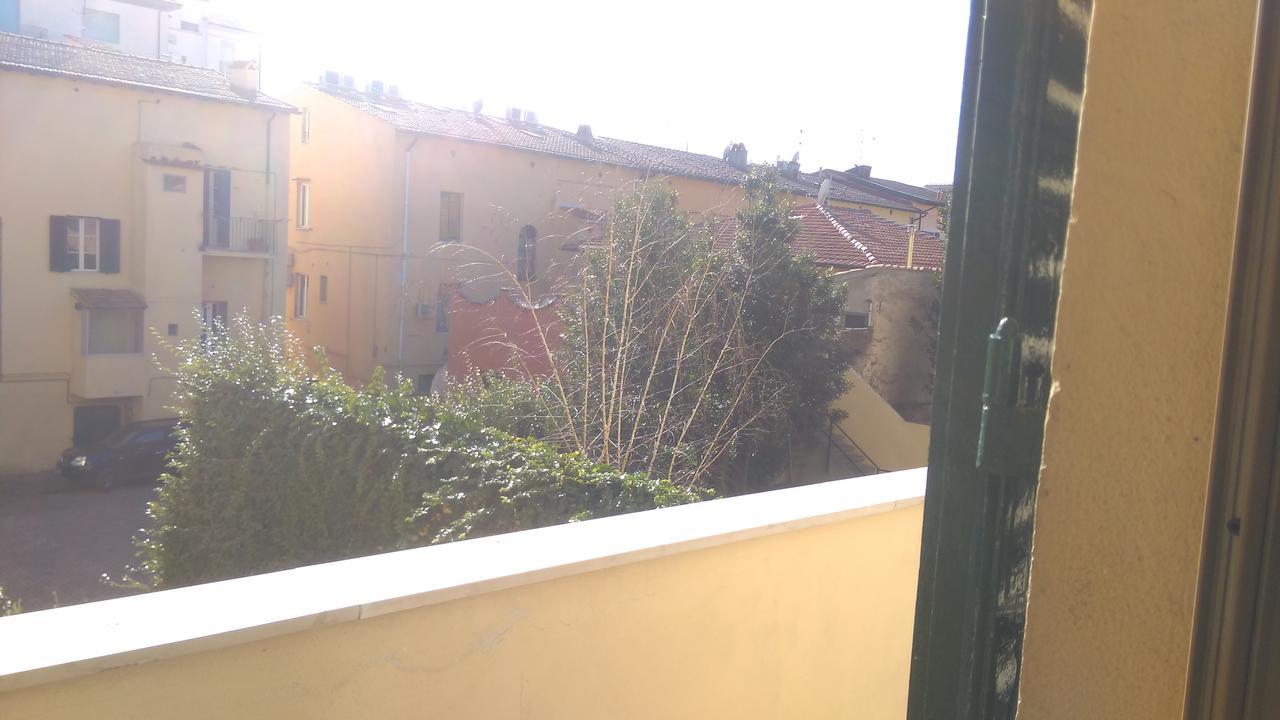A Due Passi Dal Treno Apartamento Pisa Exterior foto